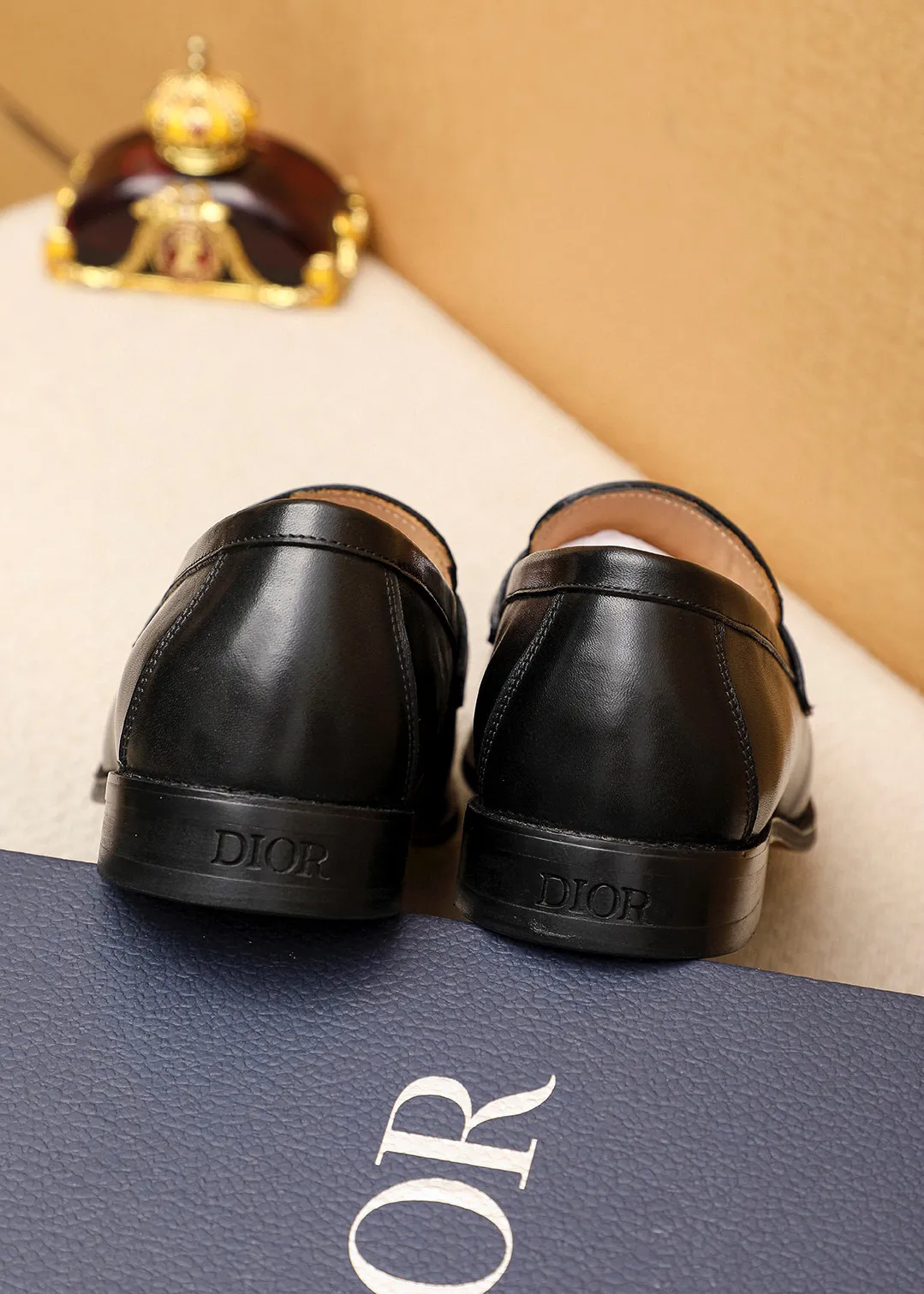 Men's shoes 💰480 💐 Product trademark: Dior "Dior" casual leather shoes Regular size: 39-44 (38.45.46🉑️Customized) Product materials: Selected Italian imported first-layer calfskin upper + classic hardware buckle, imported water-dyed 🐂 cowhide lining. Strong three-dimensional visual effect, original outsole color: 1⃣️color optional